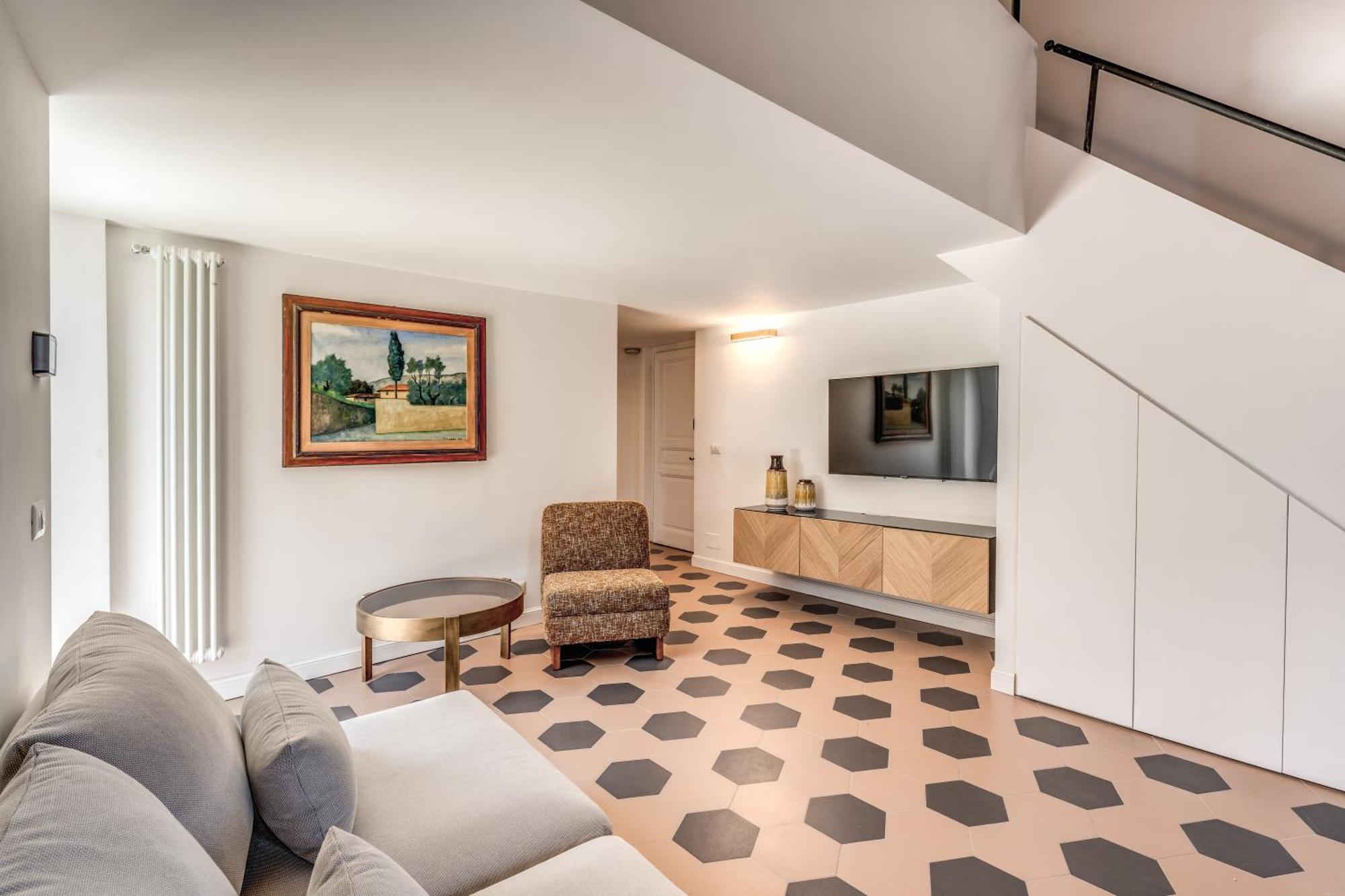Cisterna 8 * Rome
